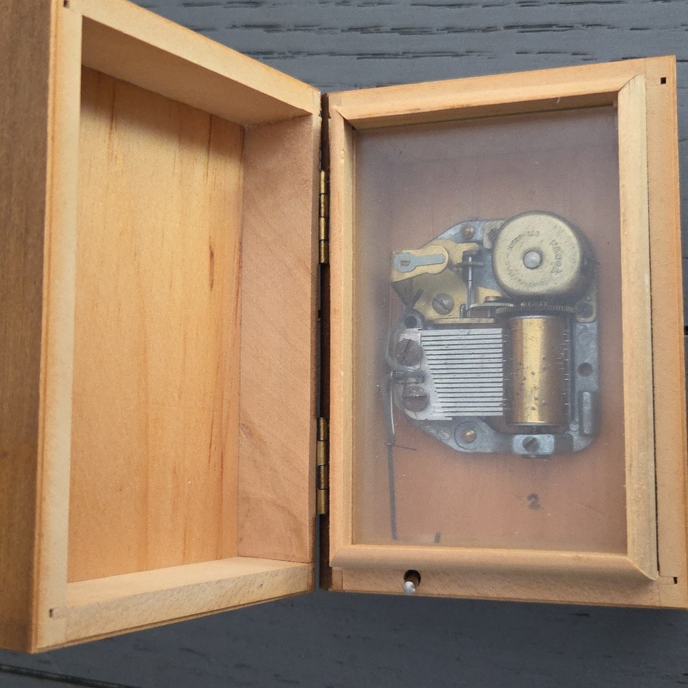 SWISS Vintage Music Box with Flute Player and Bird - Picture 3 of 3